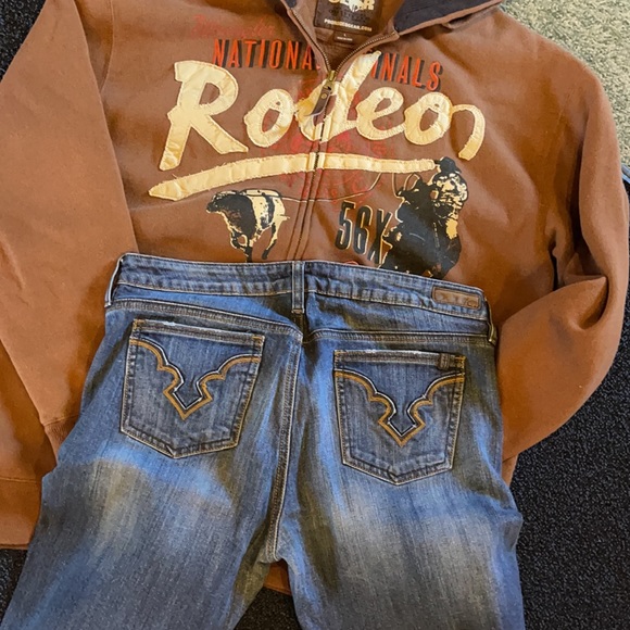 Pro rodeo sweatshirt brown buffalo .blue jeans mid rise a stretch boot cut flare - Picture 3 of 3